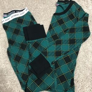 Victoria’s Secret PJ set, NWOT, medium, now two for $20!!! 🔥🔥🔥